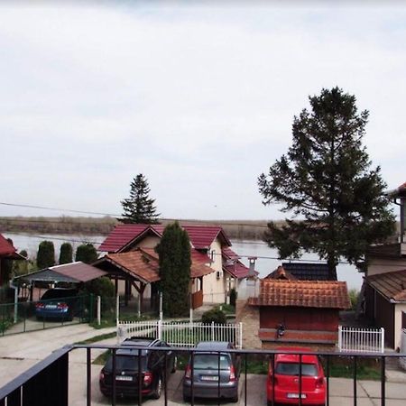 Prenociste Dunav Novi Banovci Exterior foto